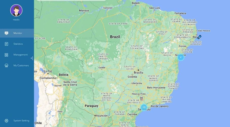 Painel de monitoramento com mapa do Brasil mostrando veículos e equipamentos em tempo real